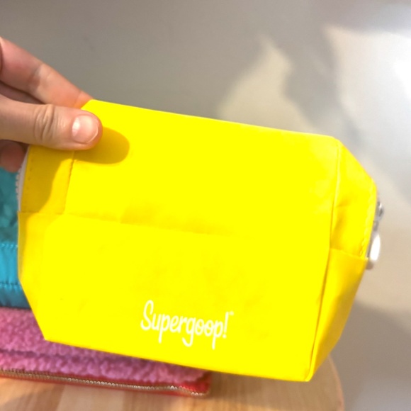 Lot of three collectible Sephora cosmetic bags with a Supergoop bag bonus NWT - Picture 8 of 10